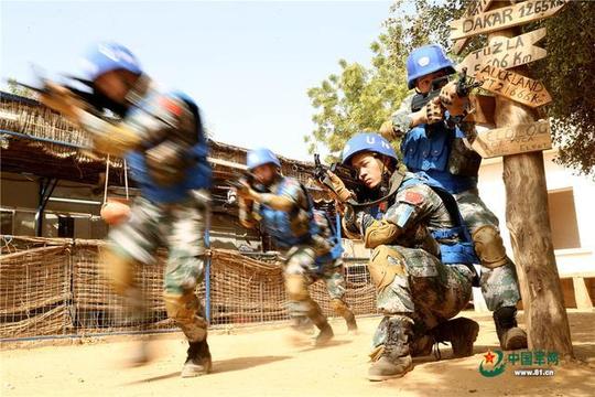 元旦前夕,中国第5批赴马里维和部队根据联马团东战区下达的"应对恐袭