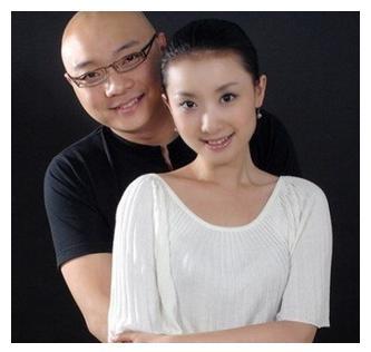 央视主持人王凯，辞职主持人，带妻子下海做生意，赚了不少钱