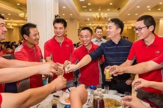 京东十年,刘强东三次团队大换水,创业过程中到底该用什么人?