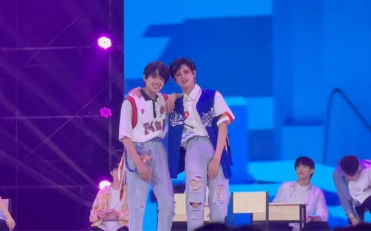 【朱志鑫×张极】五月见面会最可爱舞台没有之一!全部都是你双人直拍~