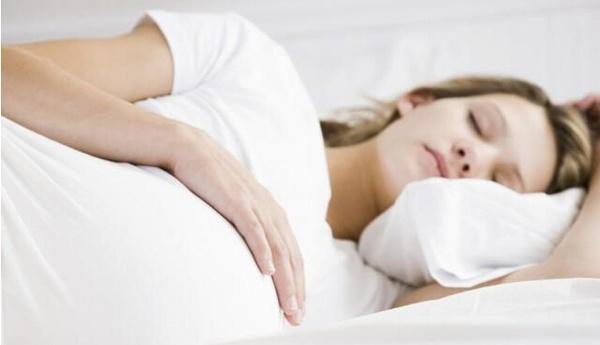 孕妇睡觉的正确姿态示意图片详解