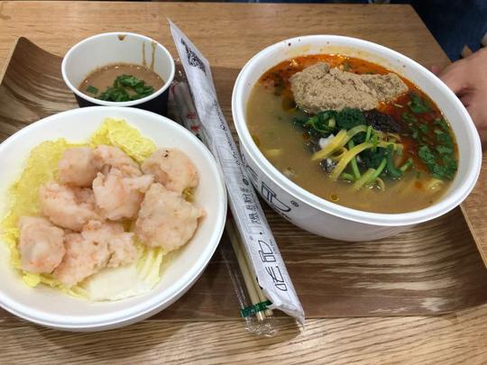 粉丝不会因为泡发而粉掉点的是一个套餐里面还有虾滑这个虾滑太