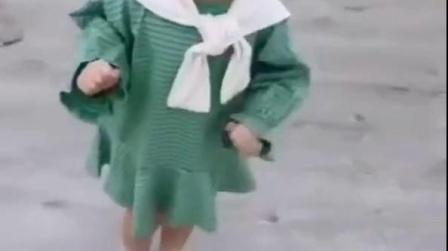 妞妞妈道歉杭州童模被踢这么可爱的孩子竟然被父母当作赚钱的工具