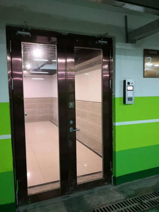 高层住宅建筑电梯前室加装乙级不锈钢玻璃防火门
