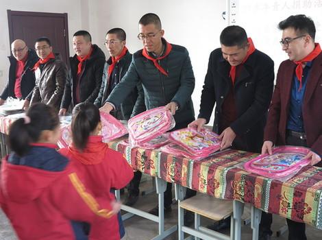 关心我们这些老人,祝福你们在外创业有成,事业兴旺发达.