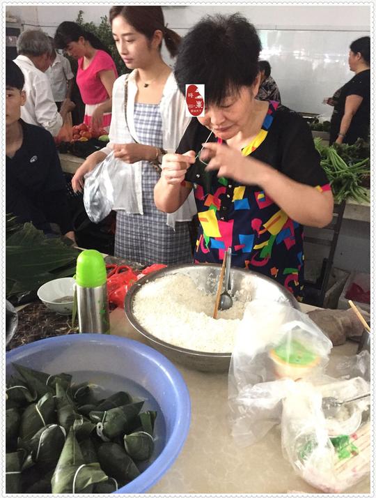 家口出售手工粽子临端午生意非常用都真材实料手工制作干净卫生买些品尝