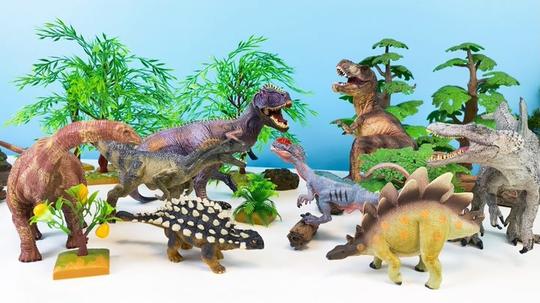 森林里有8种恐龙，霸王龙、翼龙、雷龙，你认识几个呢