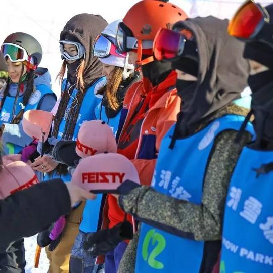 雪山家族帅翻,迷倒,萌化富龙funpark公园赛全场!
