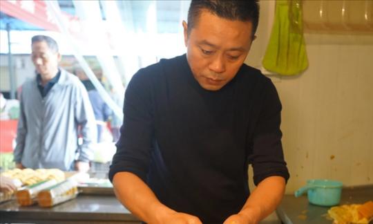 西安想做点小生意做什么好(大哥这种小吃日卖上万元)