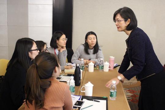 王爽老师组织企业创始人利用所教授的"六个创业团队管理的有效问题"