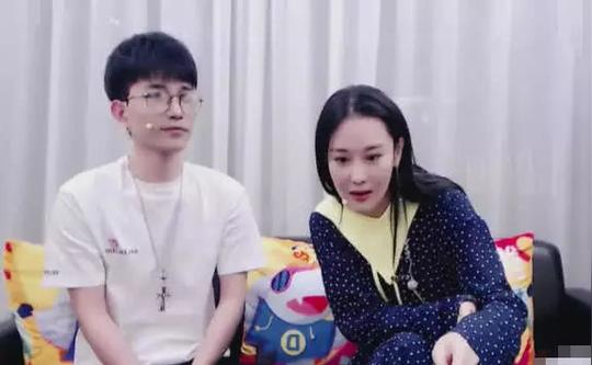 快手主播纯白签约斗鱼,直播和张馨予打游戏,竟被发现全程划水!