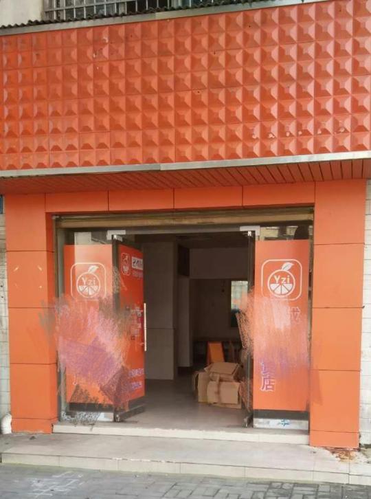 旺铺急转,70平方米临街门面适合做各种生意,只需1万转让费