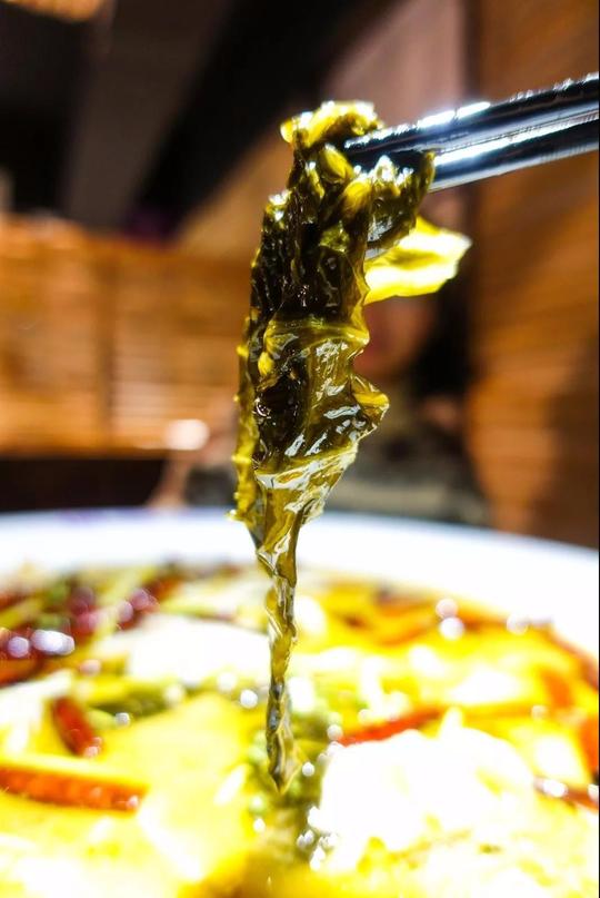 真人评测:30平米小店，国贸360这家麻辣酸菜鱼，为啥火到现在?