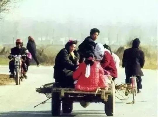 其实拼车早就很流行了,只是那个时候还没有什么滴滴,一个村庄大家