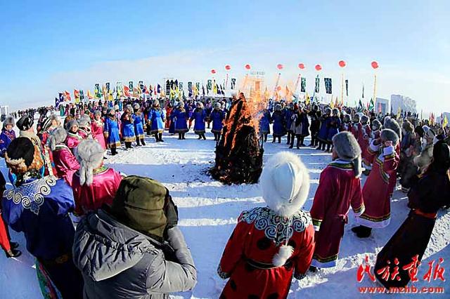 八岔村为赫哲族主要聚集地对吗