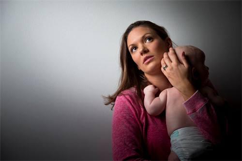 产后抑郁症一般是什么原因造成的