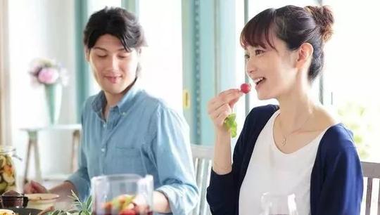 离婚女人其实很好追，有这一招就够了，一试便知
