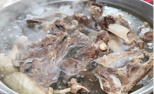 内蒙古手抓羊肉竟然这么小一份,我一个人吃都不够如果你想要创业不