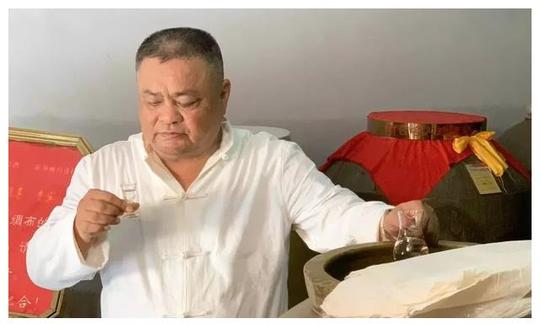 你还在喝那些不明来历的白酒?怪不得你喝酒会头痛辣喉!