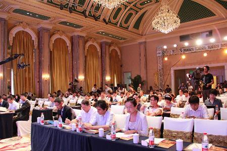主题的财经论坛——"2011中国金融投资夏季峰会"在北京财富公馆的顶级