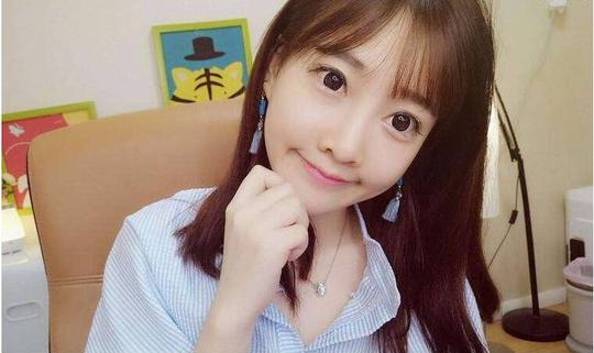 揭秘网络直播到底有多赚钱?18岁少女靠直播月入过万!