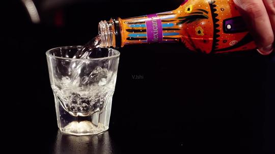 酒红酒白酒啤酒倒酒葡萄酒_1920x1080_高清视频素材