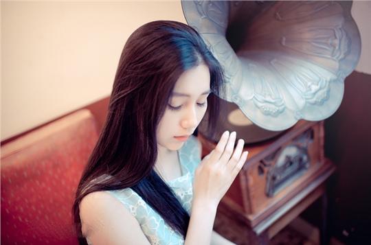 美女直播间六房间-乐嗨美女直播_视频直播室_美女间