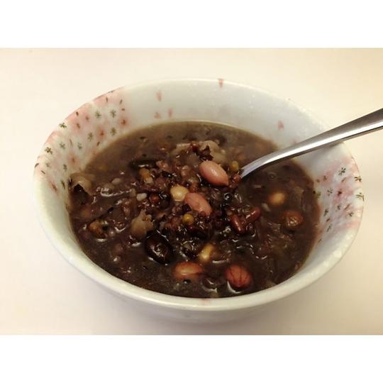 粥来喽---黑豆,红豆,绿豆,芸豆,花生,薏仁,黑米,小米,大米,银耳,红枣