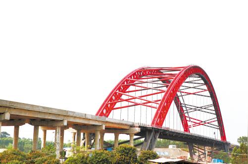 六景至钦州港高速公路钦江特大桥.