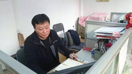 财经正文林艳同志是中新药业医药公司的一名业务员,负责天津医院及