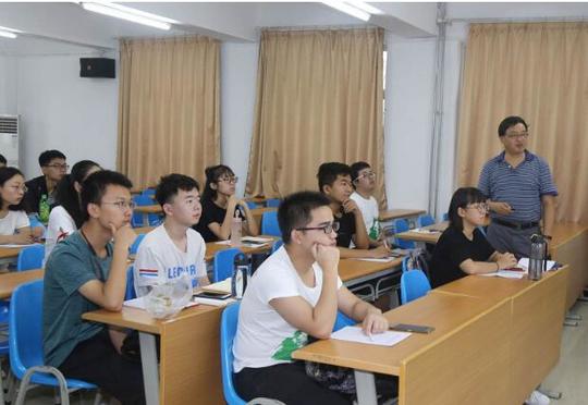 这4个冷门的大学专业前景很好，大学期间轻松，毕业后易拿高薪!