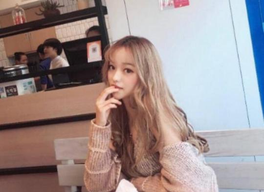 千万网红直播美颜太夸张，手机变成五边形，被无数网友吐槽