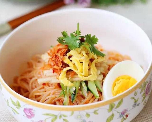 宝宝吃奶可以喝冷水吗
