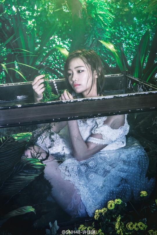 许佳琪森林迷幻风格的写真