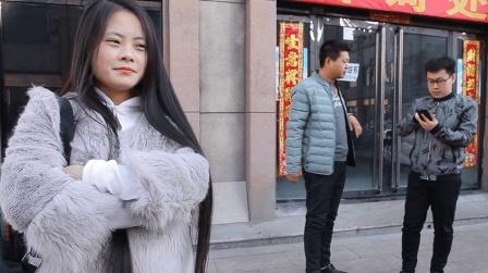 美女遇到街头新骗术,没想骗子失手了,这下真是亏大了