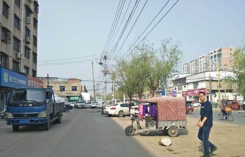 市区七一路西段齐庄路口盼盼门业两间100平7万转让