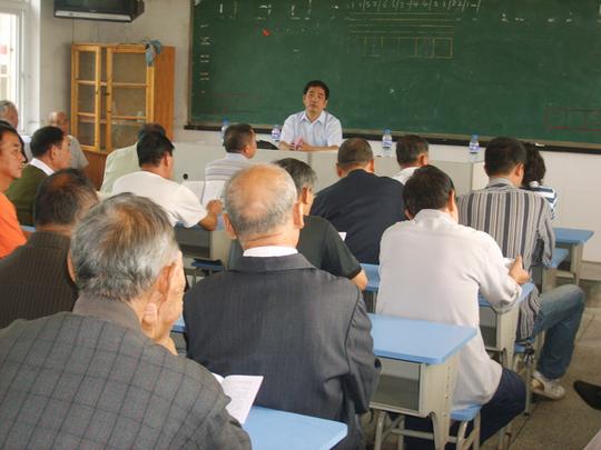 清流街道王毓松主任给创业北路社区全体党员上课
