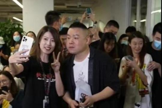 岳云鹏空降西二旗快手总部扫楼新综艺《岳努力越幸运》即将开播