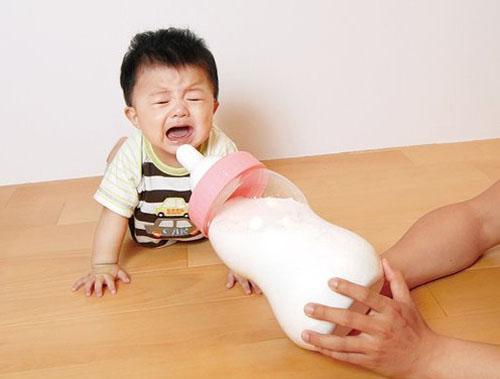 宝宝不吃母乳是妈妈什么原因