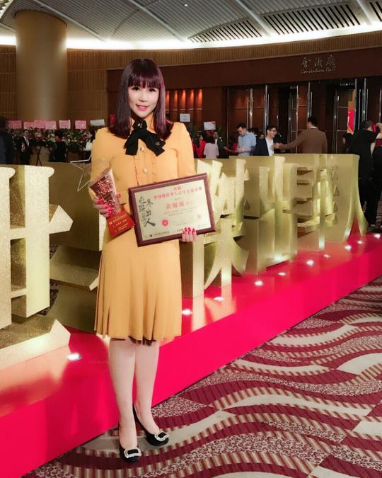 自主创业黄丽丽博士荣获"世界杰出华人青年企业家