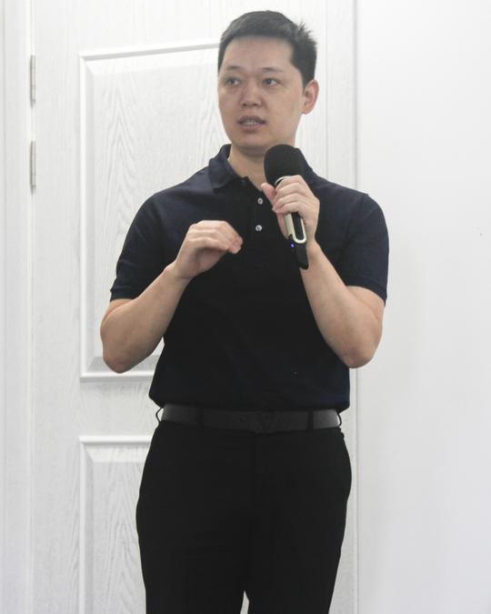 乔戈里冰川实业有限公司ceo,大学生创业导师李懿恒博士逐一