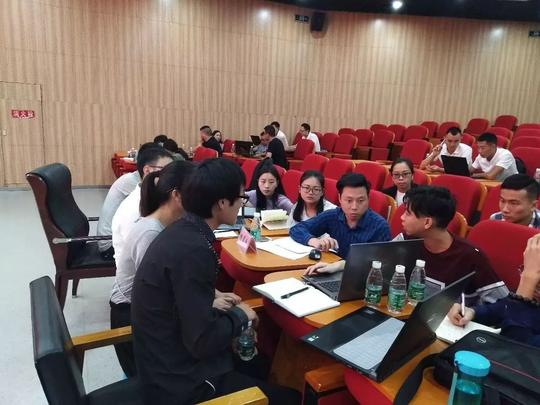 青年创新创业大赛复赛导师见面培训会在达州图书馆一楼报告厅顺利召开