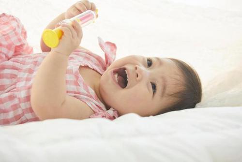 母乳喂养到几岁才最好？至少喂到1岁以后