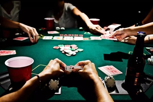 不让小学生买皮肤的父母，其实偷偷在斗地主花了4个亿