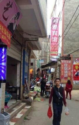 北市区农业大学旁蒜村菜市场门口美容美发商业街卖场