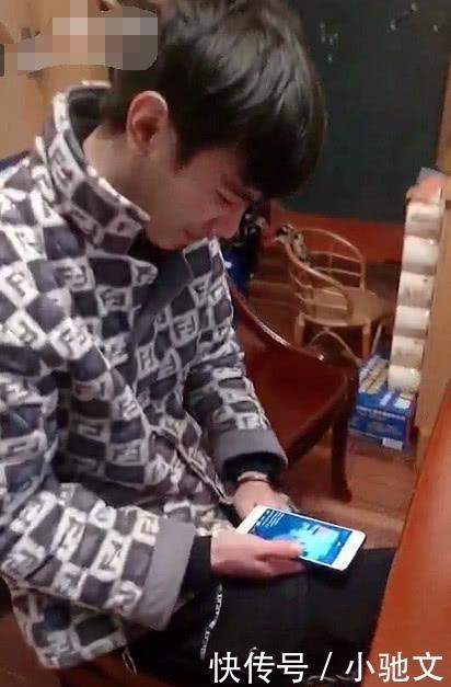 抖音小哥哥发际线火了,掀起刘海惊呆众人,