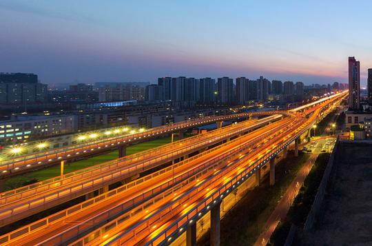 郑州道路夜景车流_图片大全—全景创意图库（quanjing.com）中国领先的正版图片视频素材网站