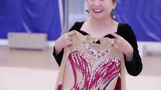 辣目洋子的新装，闪亮出场惹全场狂笑?网友-于正钦点的演员?