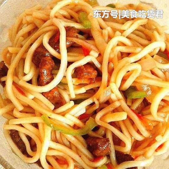深夜西安街头,炒面摊生意火爆,小两口靠一口锅在市区买了房