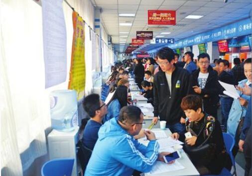 大学生创业做爱情证书,记录美好瞬间